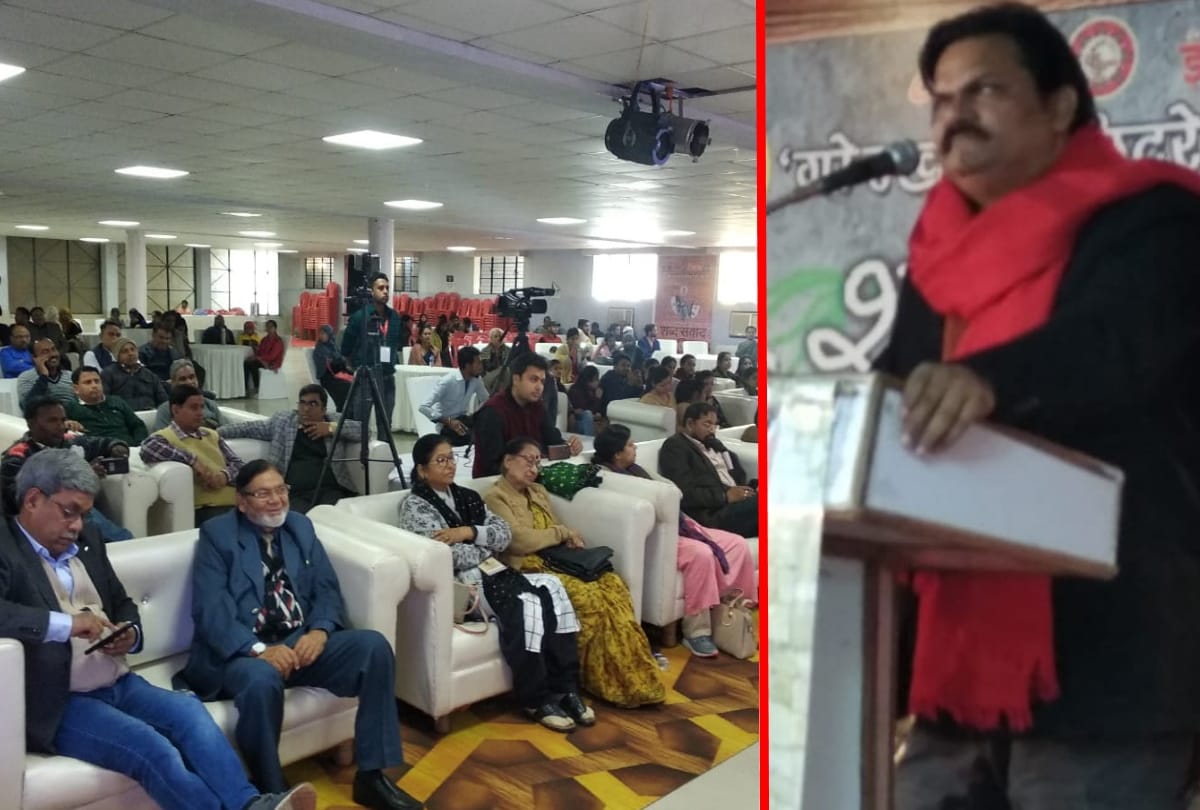Playwright Akhilendra mishra live performed in Gorakhpur Literary festival