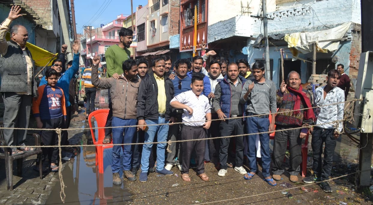 People unhappy with waterlogging put a jam
