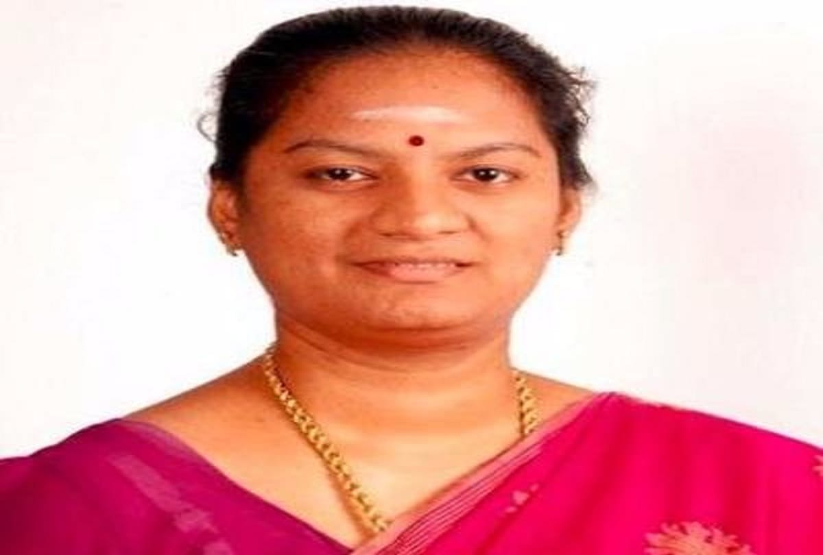 Expelled MP from AIADMK Sasikala Pushpa joined BJP