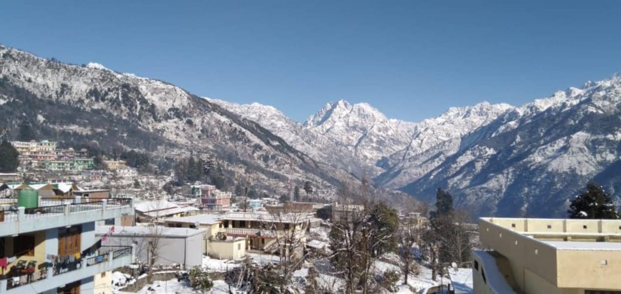 snow covered uttarakhand hilly area munsiyari beautiful photos