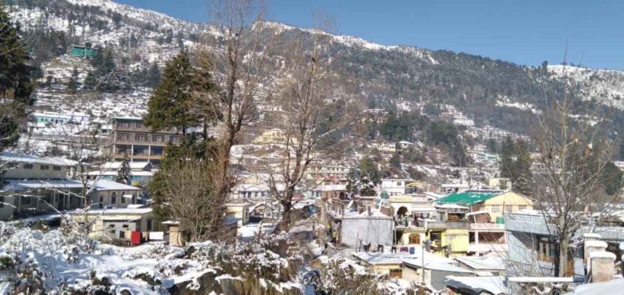 snow covered uttarakhand hilly area munsiyari beautiful photos
