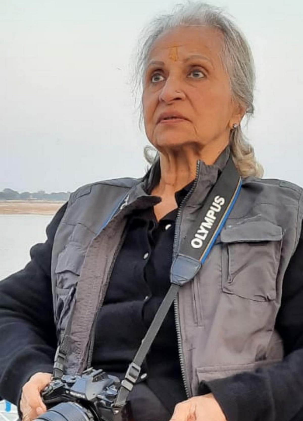 Actress waheeda rahman visit varanasi ganga aarti ghat boating