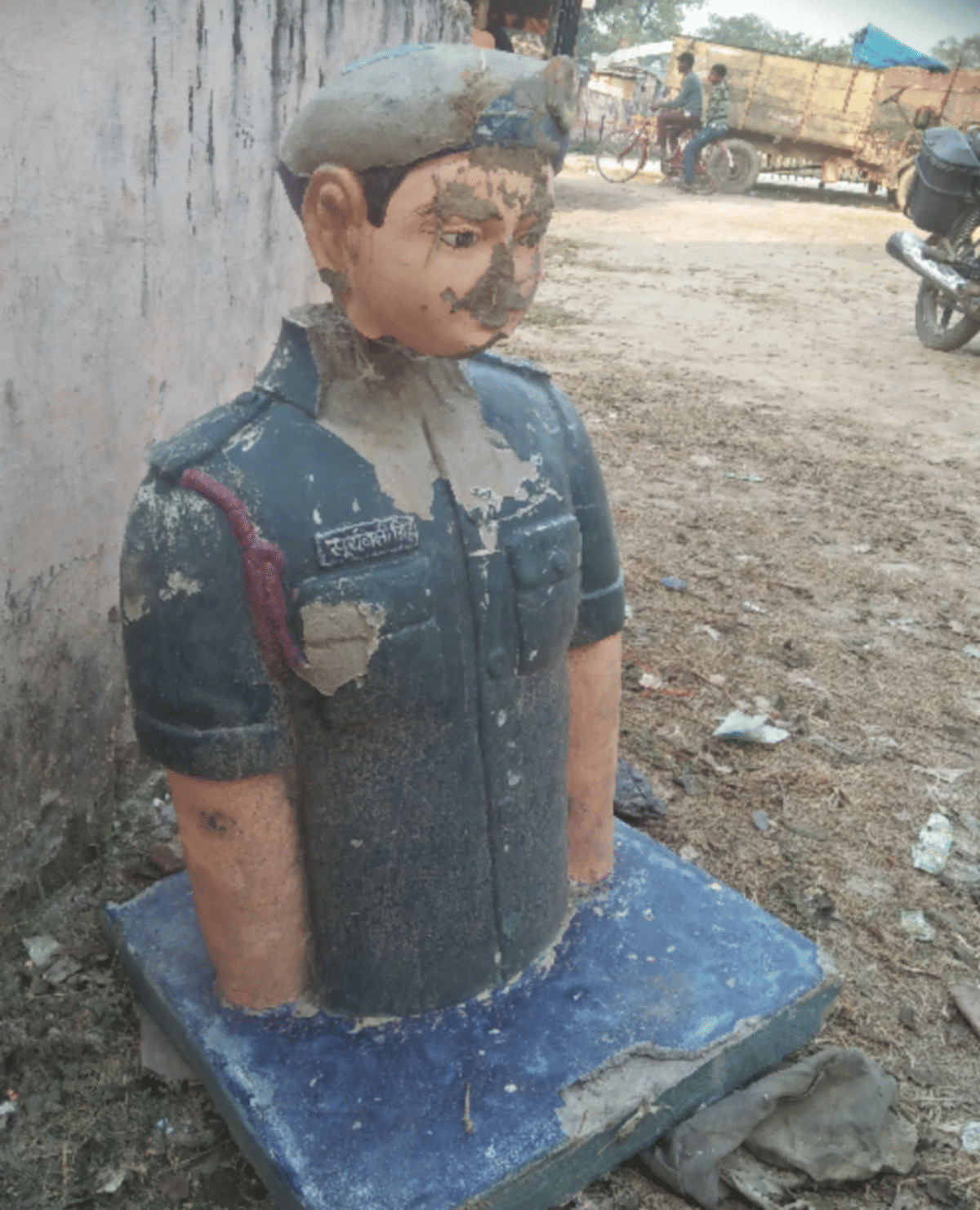 1962 india china war martyr suryabali singh statue has been lying neglected for years in mau