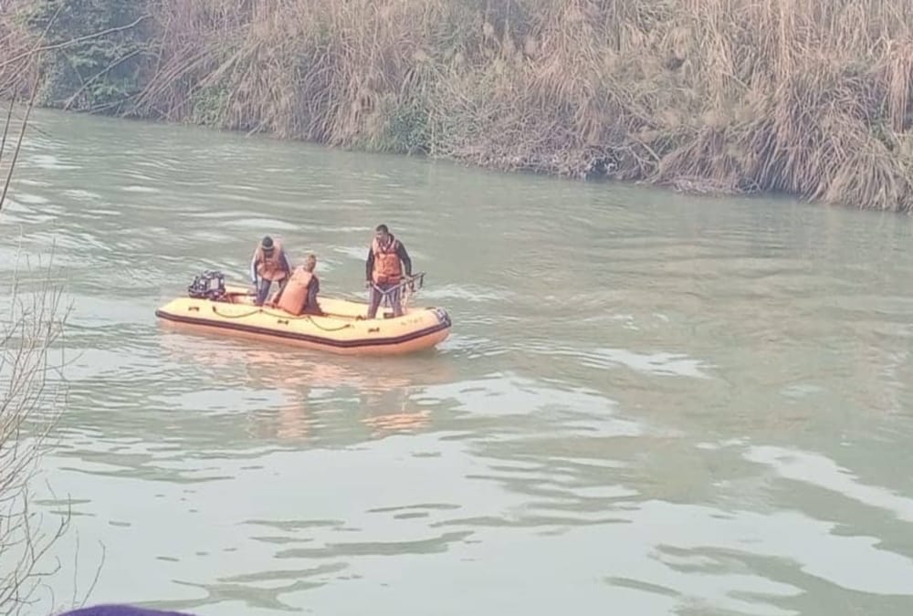 Car Fell into into Muradnagar gang nahar due to Fog Six friends Drown Photos