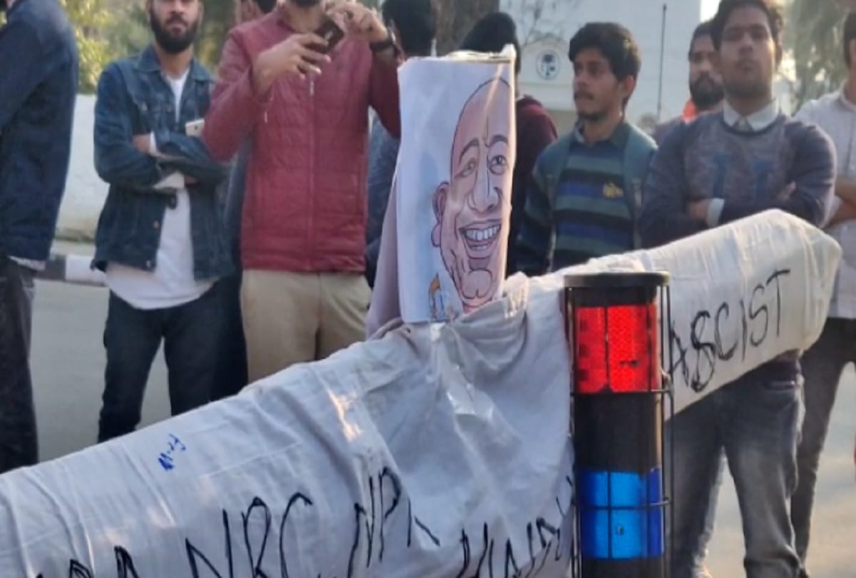 Aligarh: AMU Student Protest Against CM Yogi statement in Delhi Elections 2020