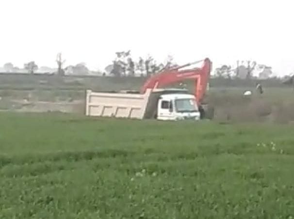 Illegal mining game going on in Yamuna