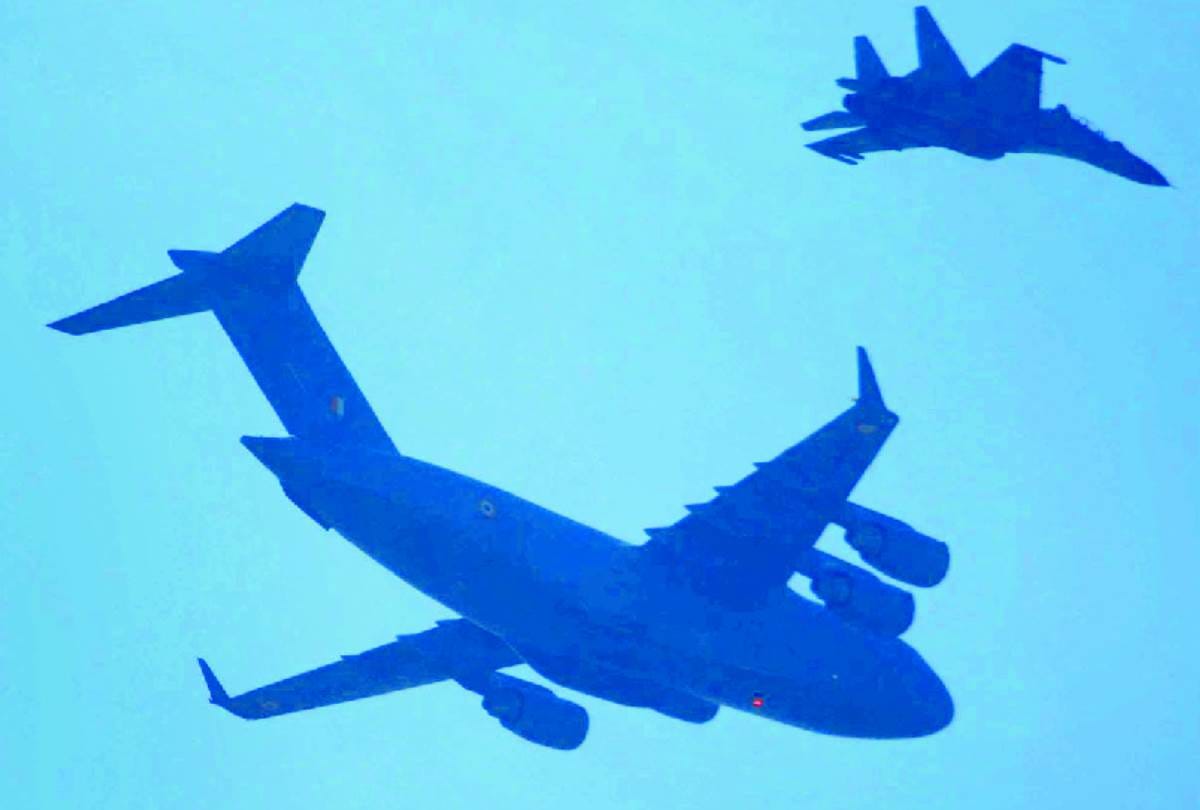 practice of flying display for defence expo in lucknow