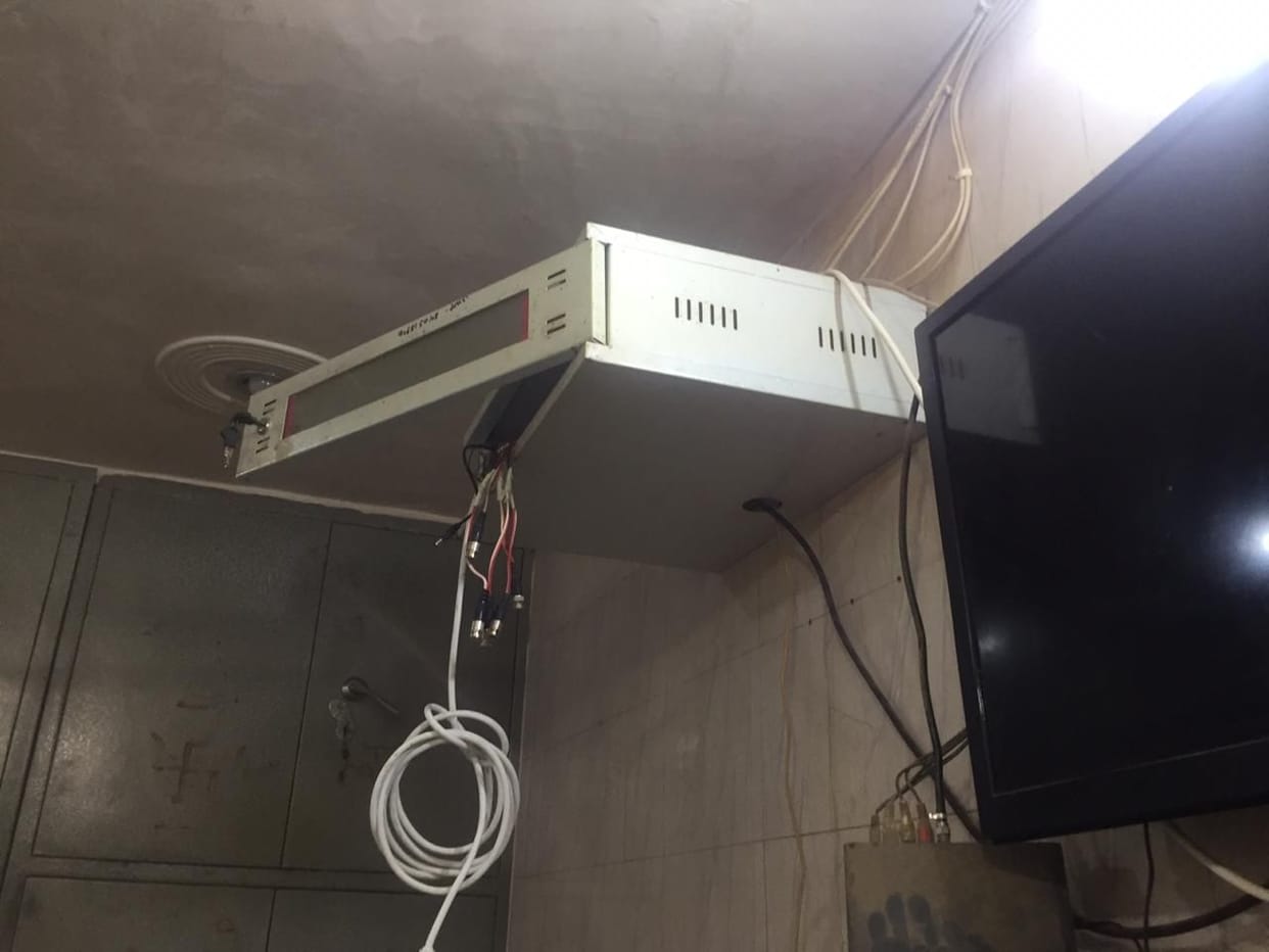 thieves stole Rs 555000 from six shops in pillukhedas grain market in 2 hours