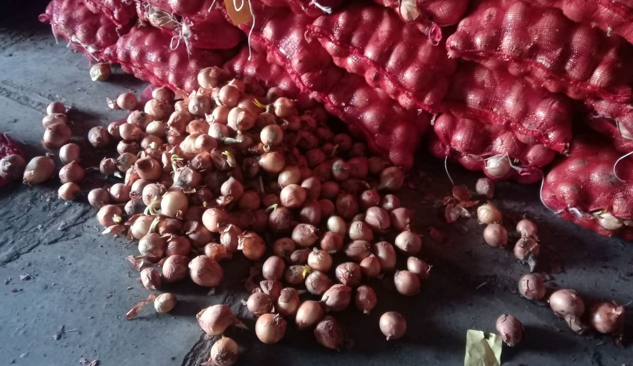 50 metric tons of rotten onion came to be distributed at the ration depot
