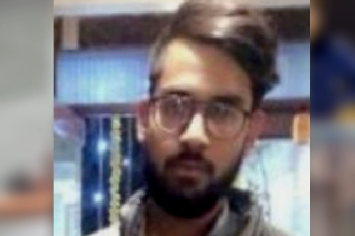 Car falls into Muradnagar Gang Canal, Two saved by swimming