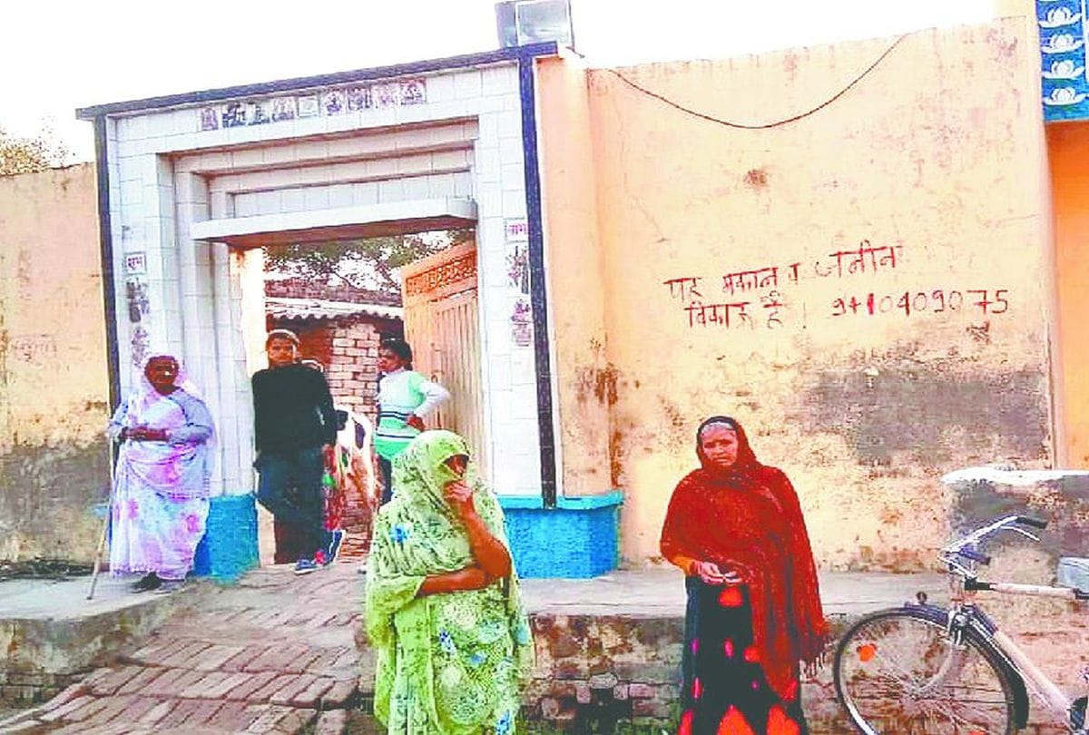 Thakur community forced to leave from Gothua firozabad