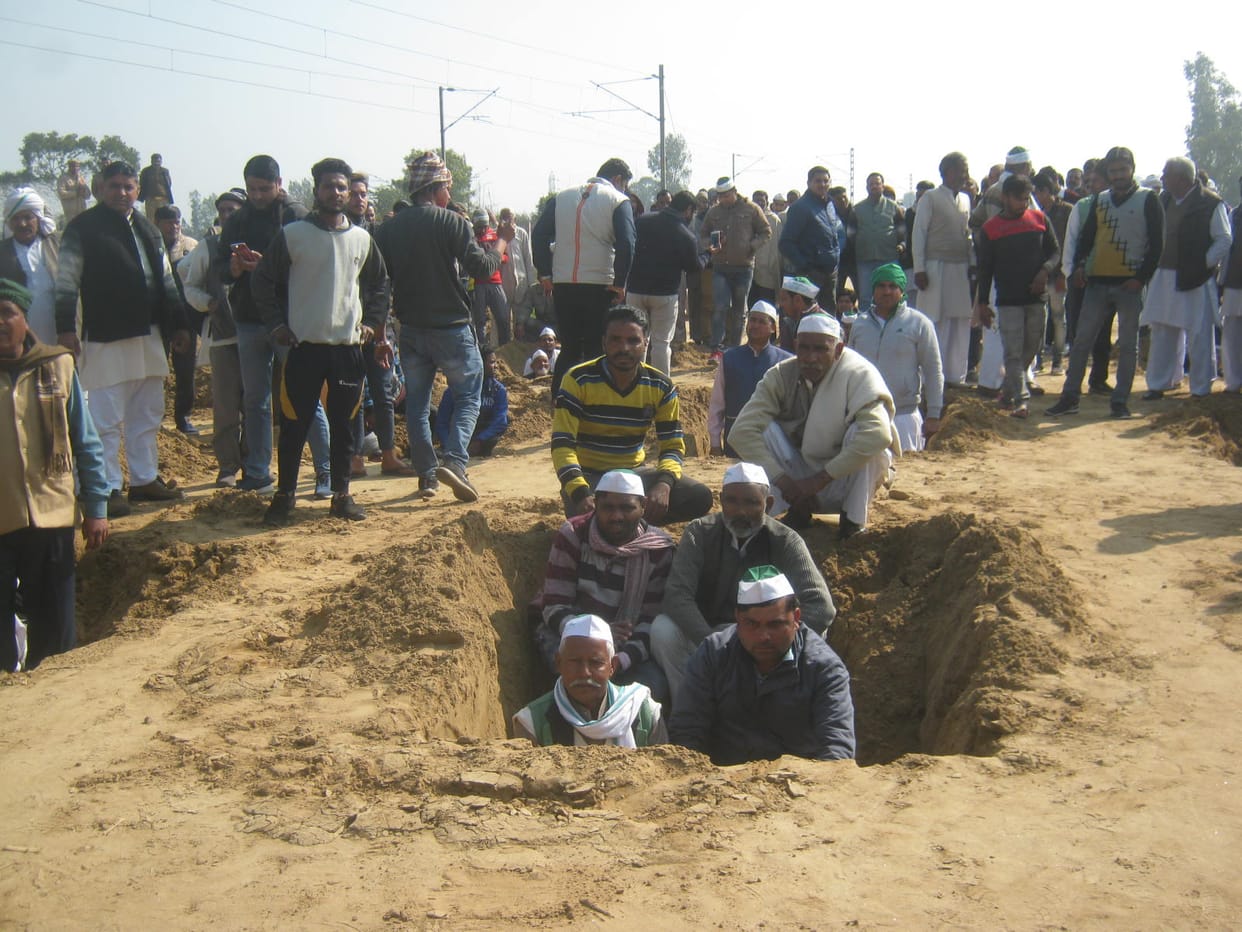 Farmers sit in samadhi to demand compensation