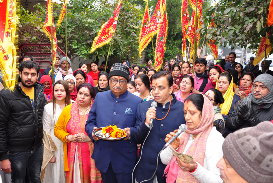 Call me close Balaji, follow me on foot