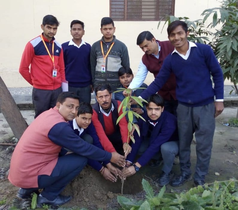 Students and students launched collective signature campaign in tree revolution campaign