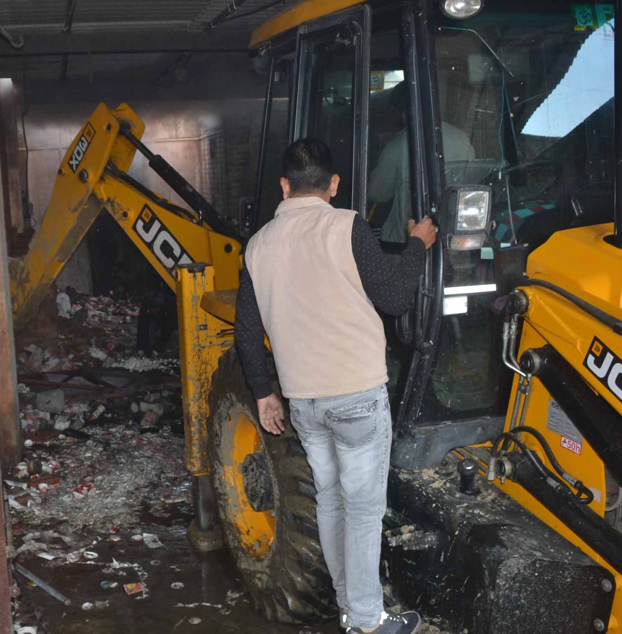Paper glass making factory fire, loss of 50 lakhs