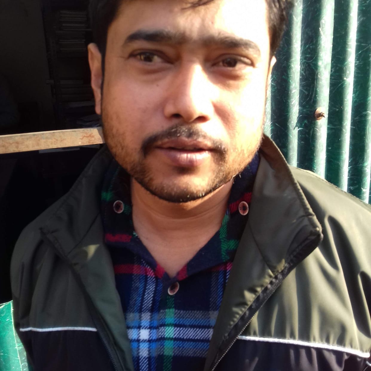 Jewelry was stolen from the shop by the intelligence of a servant