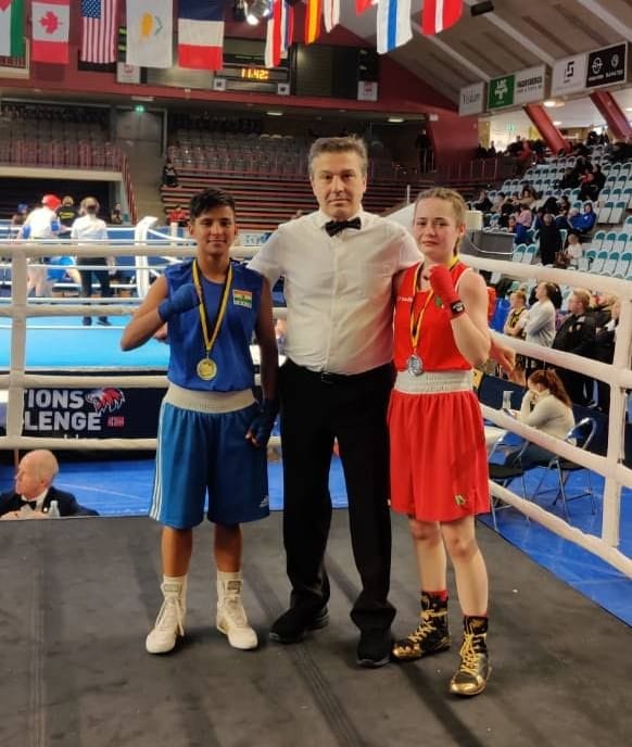 Boxer Nivedita of Pithoragarh won gold