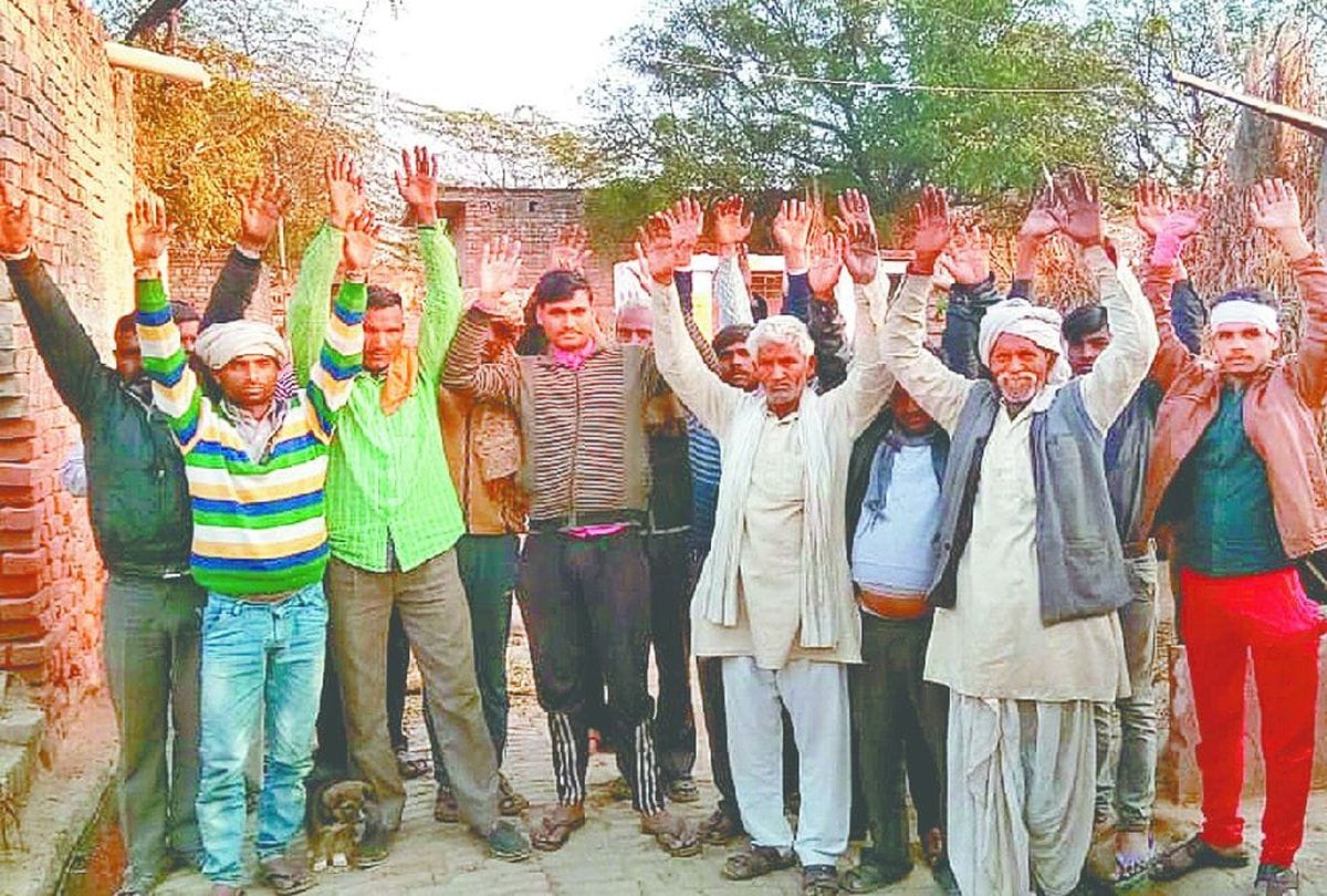 Thakur community forced to leave from Gothua firozabad
