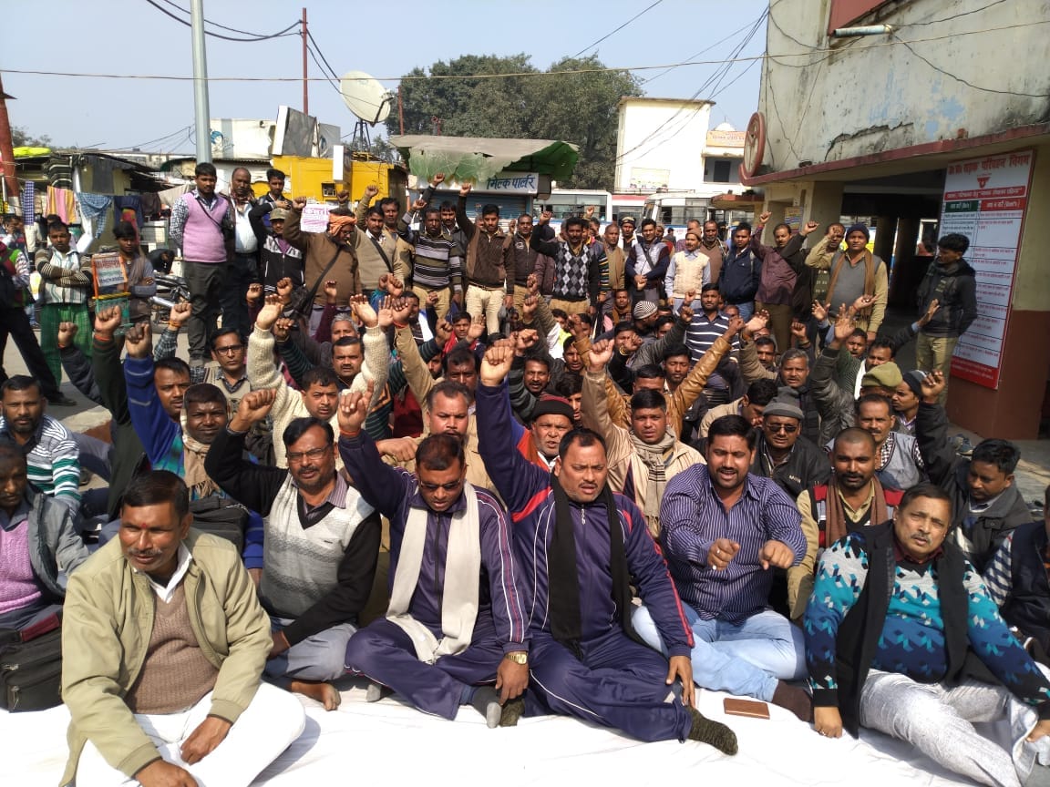 Roadways drivers-operators protest against cut off salary on a casual holiday