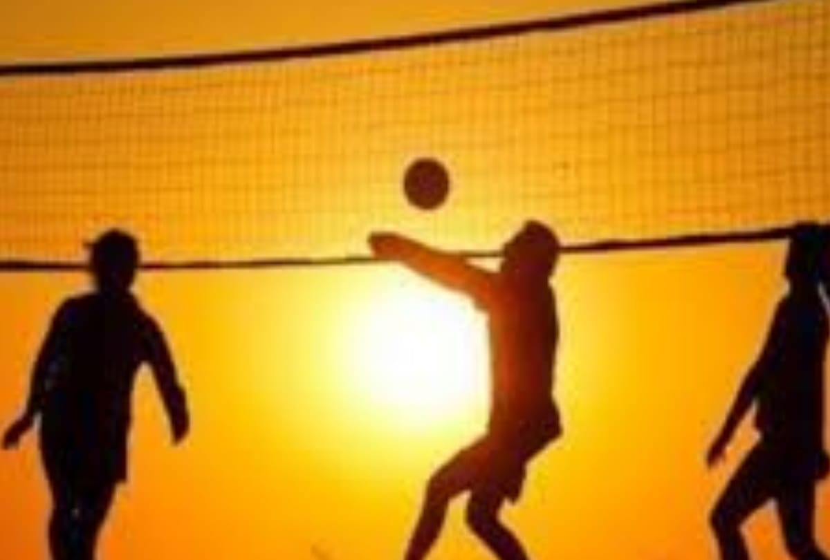 unusable sports material sent in gorakhpur for distributing men and women players