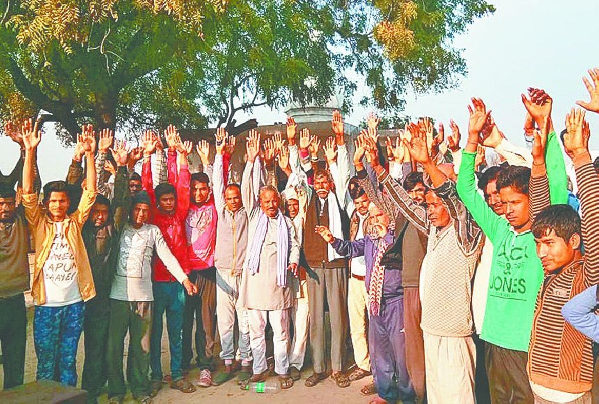 Thakur community forced to leave from Gothua firozabad