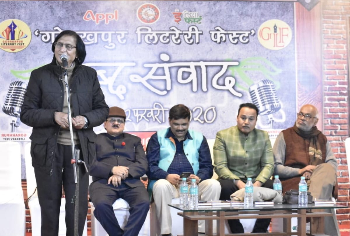 famous poet wasim barelvi live performance at literary fest gorakhpur