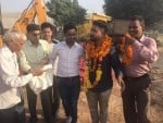 सउदी अरब में डिटेंशन में रहे दुर्गेश सिंघल (सफेद शर्ट में)  फाइल फोटो