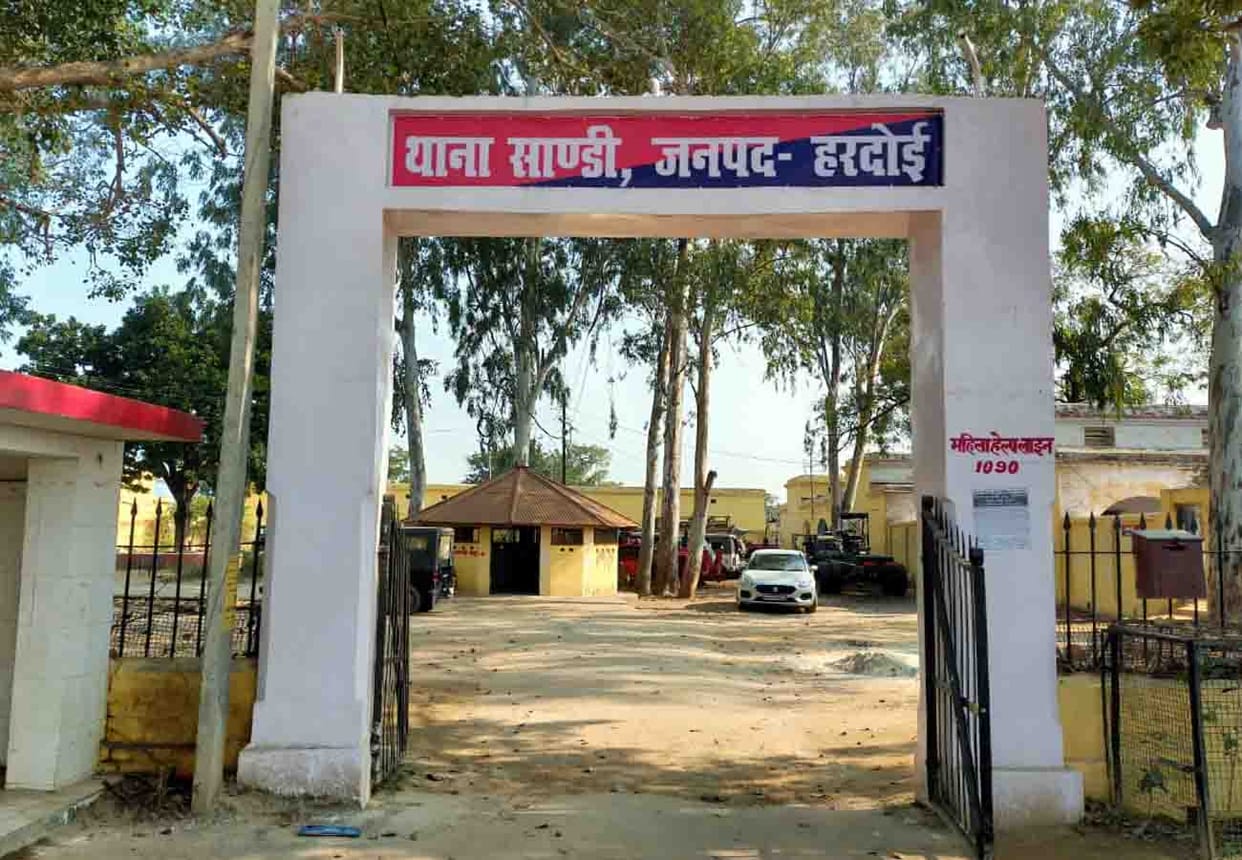 Accused of misdeed and kidnapping absconding from the police station in hardoi