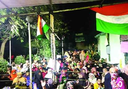 मोहम्मद अली पार्क में महिलाओं में भड़का गुस्सा