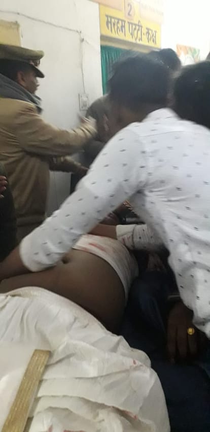 The bridegroom carrying the procession in Azamgarh was shot dead, angry family vandalized
