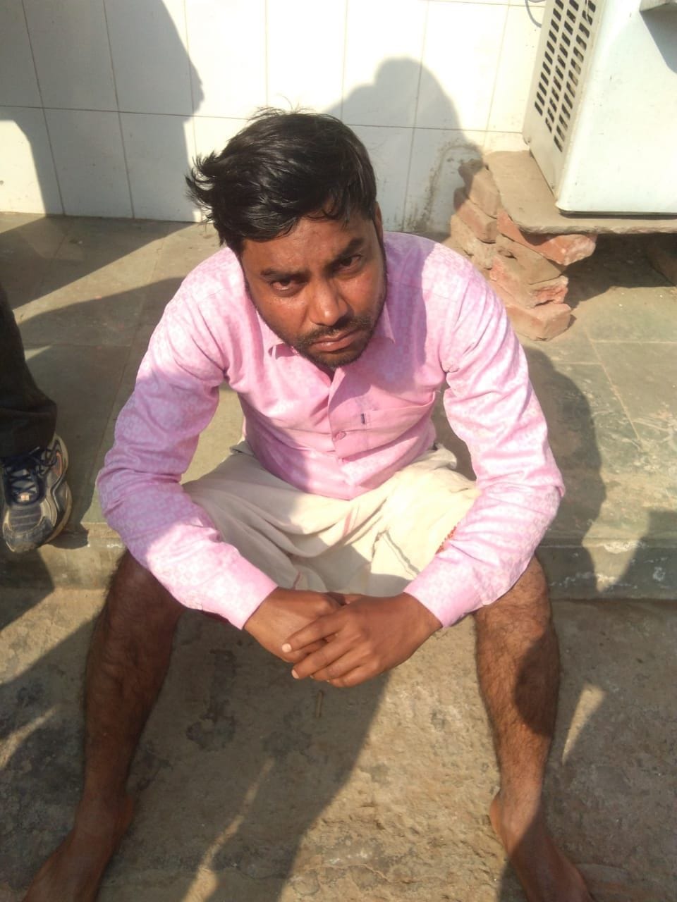 machine operator and other man sufferd from amonia gas leakage