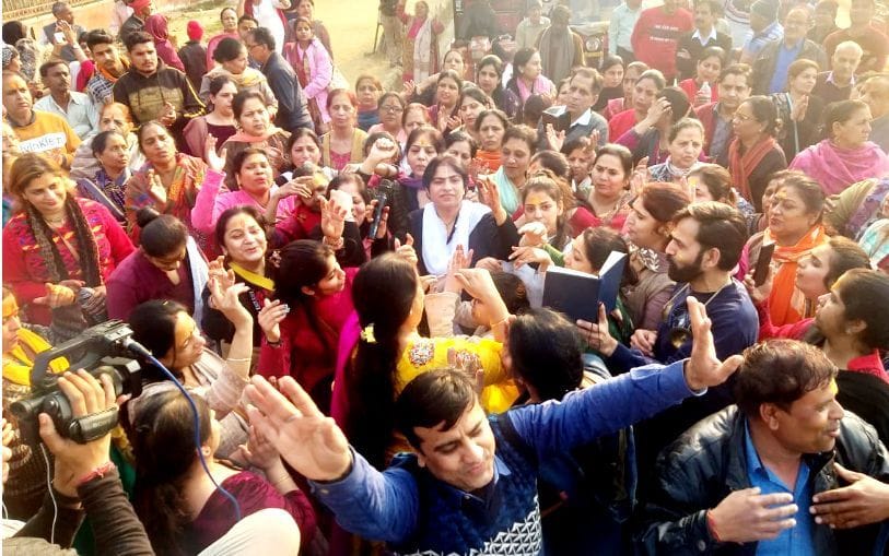 holi dance in goverdhan mathura