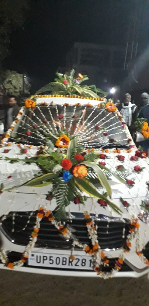 The bridegroom carrying the procession in Azamgarh was shot dead, angry family vandalized