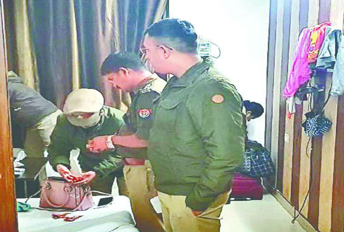 Foreign Prostitution Racket caught by agra police from hotel