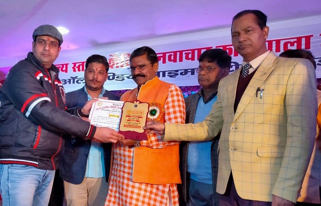 Principal Neeraj honored for outstanding works