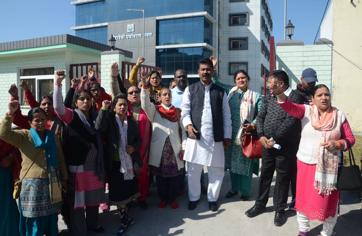 The villagers created a ruckus for the closure of the Sheesambara plant