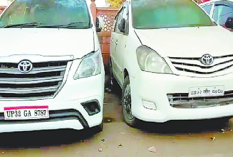 Two SUVs found moving at the same number