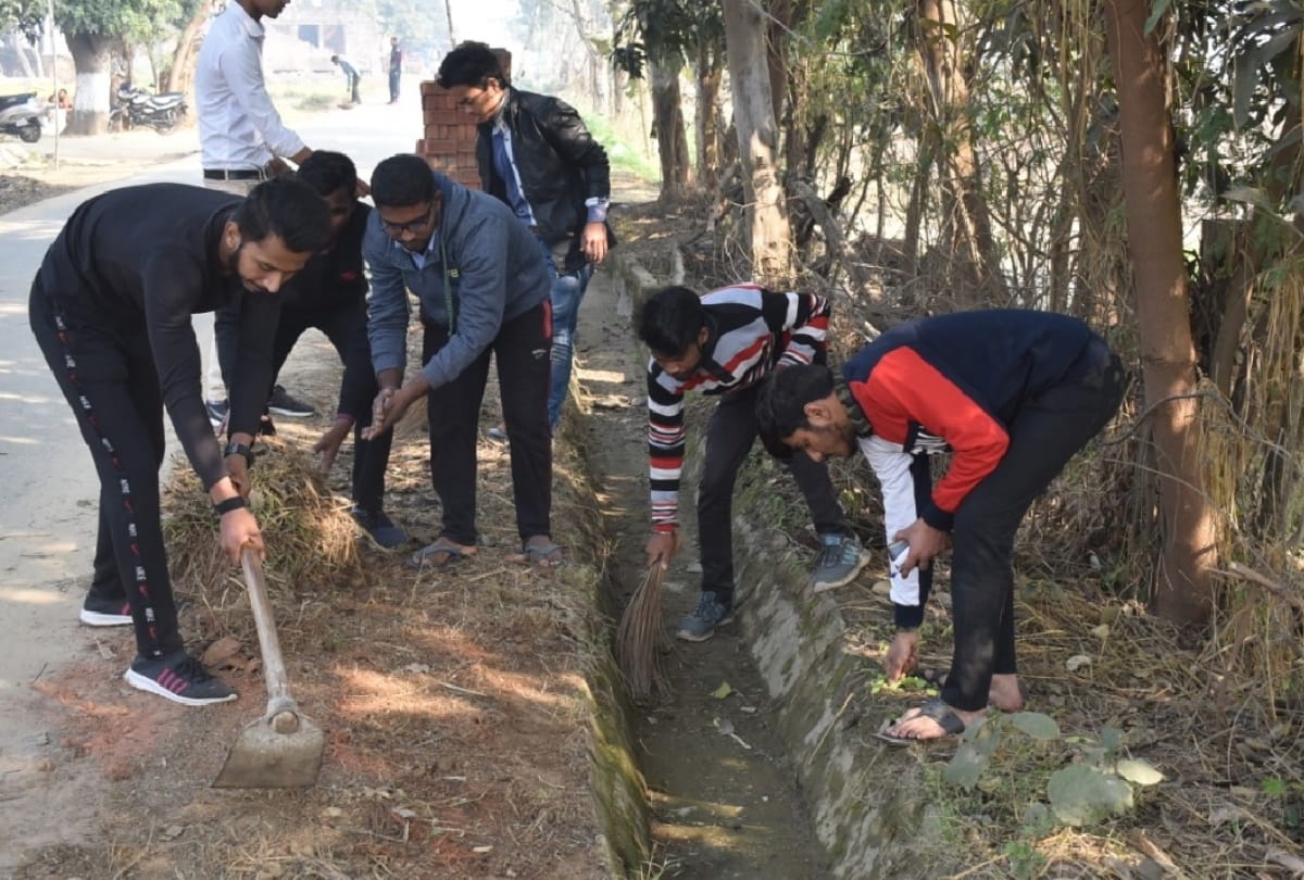 rashtriya seva yojna orgnised Special Camp in Marwar Business School gorakhpur, Cleanliness campaign
