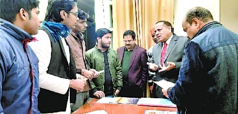 Uproar among students at Bareilly College for not starting MA music singing course