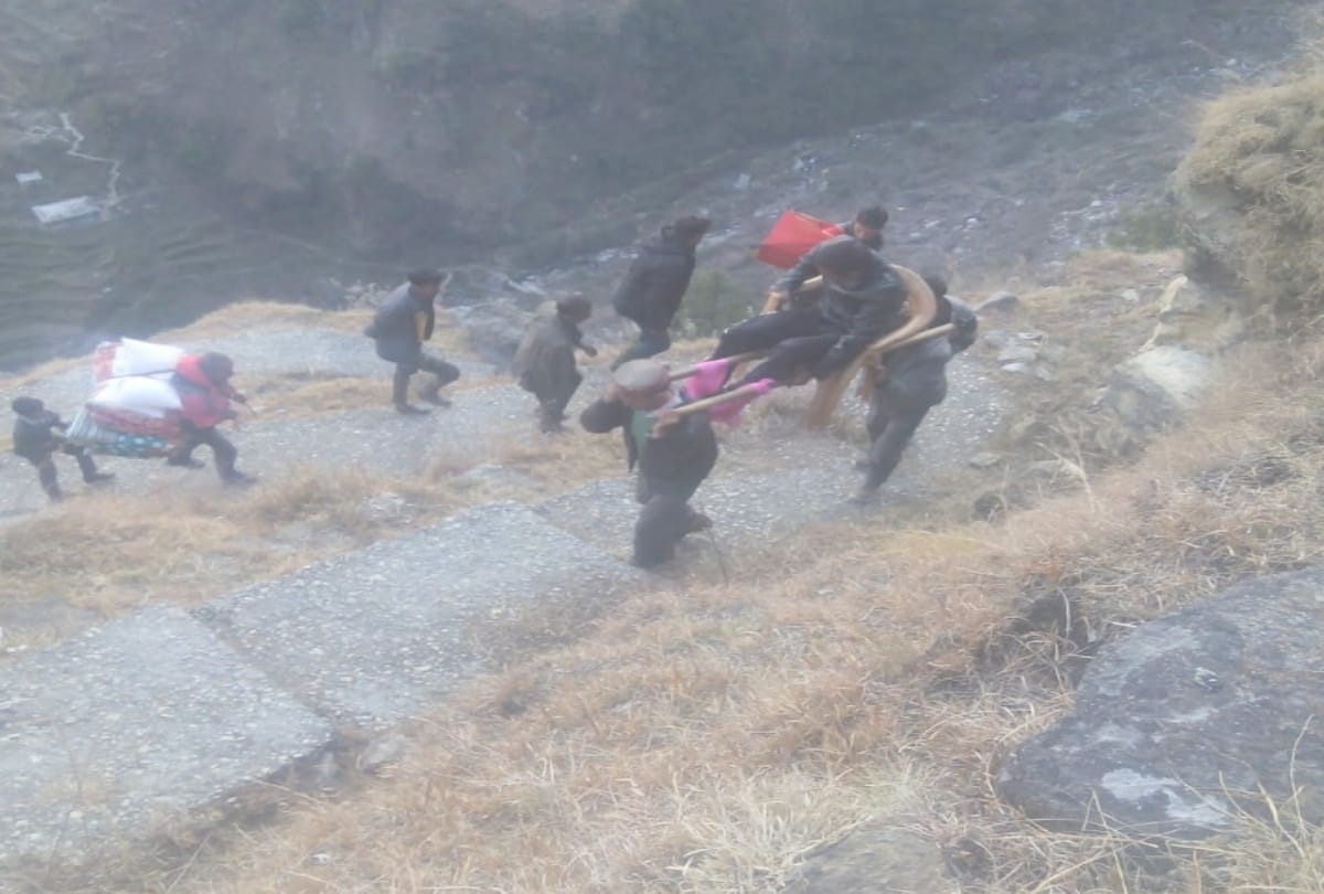 Villagers walk four km and lift the patient on chair to the hospital