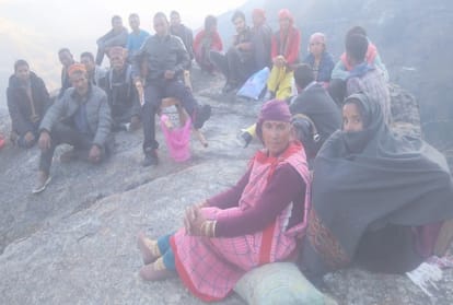 Villagers walk four km and lift the patient on chair to the hospital