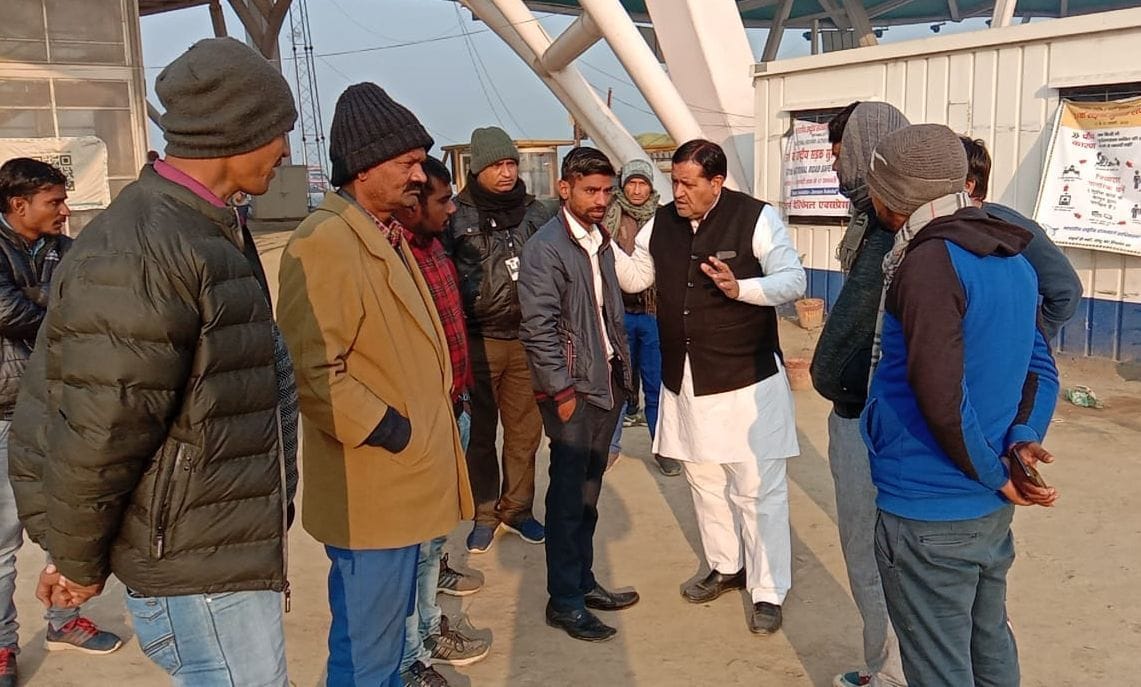 canter fire at kgp toll plaza, driver jumped into helper and saved lives.
