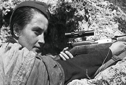 Most dangerous female sniper in history Lyudmila Pavlichenko who killed 309 soldiers of Hitler army