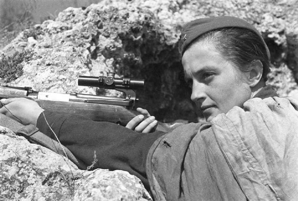 Most dangerous female sniper in history Lyudmila Pavlichenko who killed 309 soldiers of Hitler army