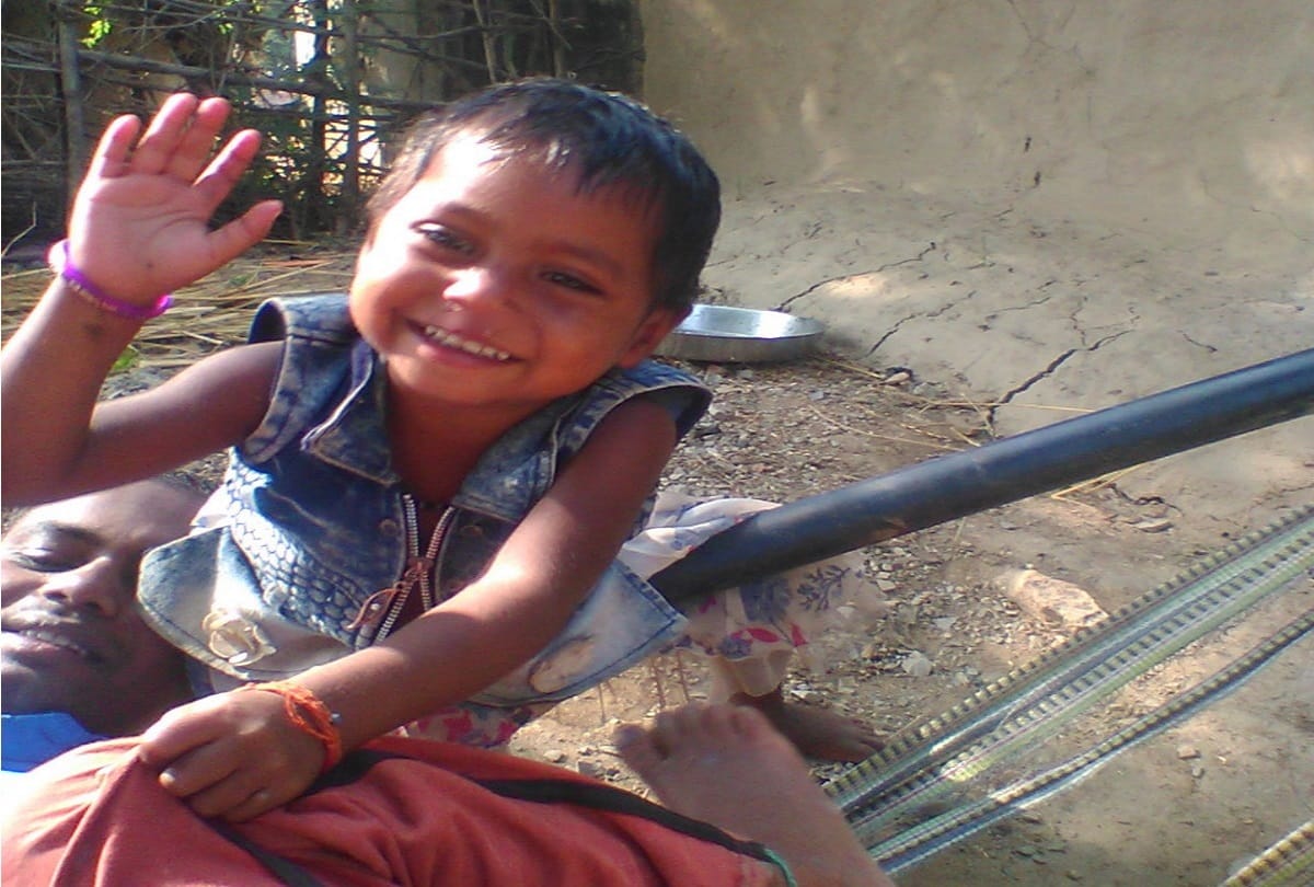 Midday Meal incident mirzapur school girl dies after fell in pot of cook vegetable