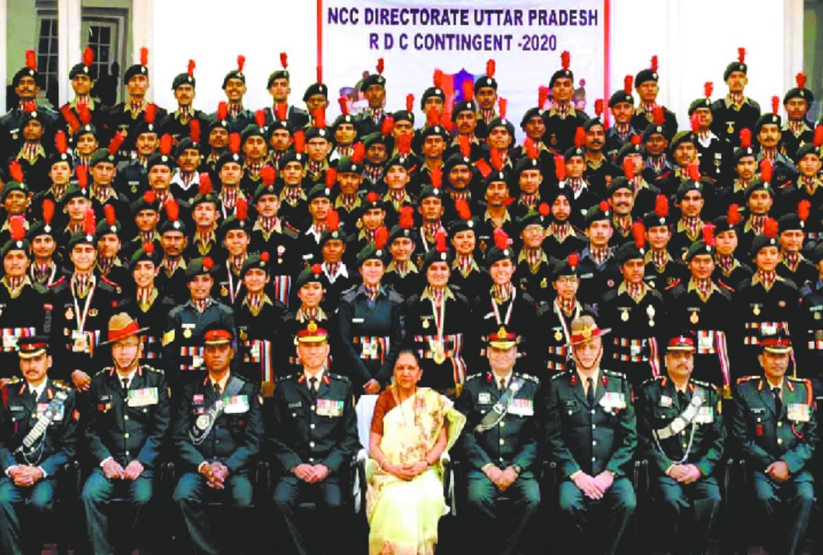 governor anandiben patel honored NCC cadets in raj bhavan