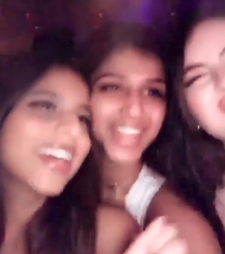 shah rukh khan daughter suhana khan dance video with friends viral