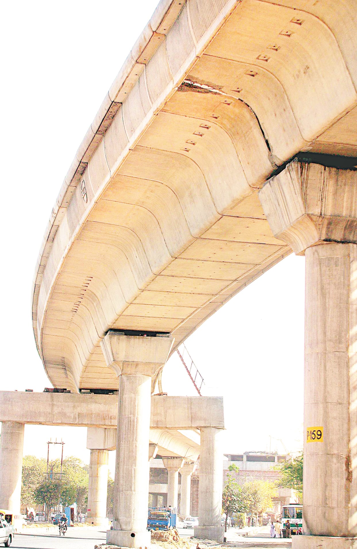 Chaupula Overbridge - Dharamsthal dome obstructing the road from steel spawning