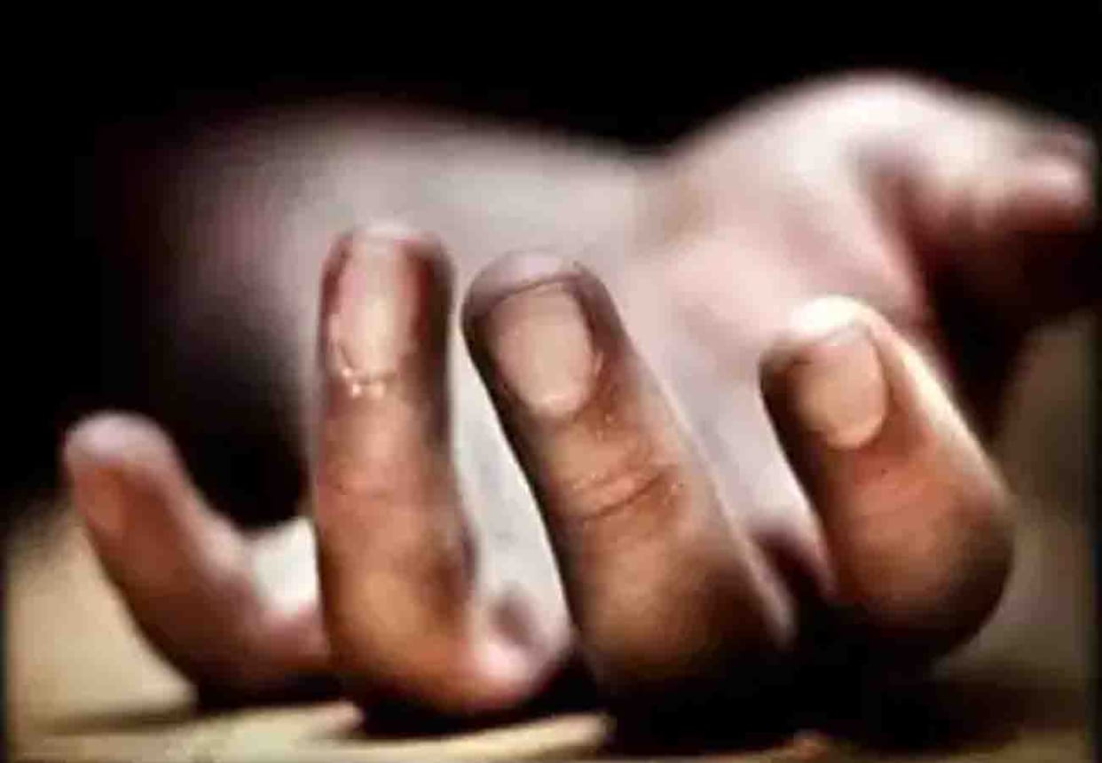 dead body of a labour was found hanging in unnao
