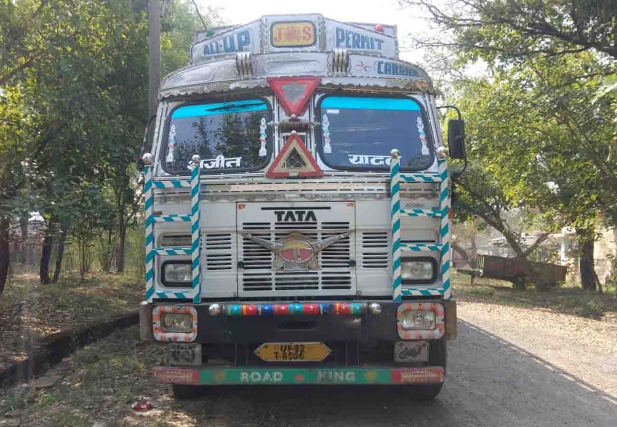 stf arrested gang passing overload truck in lucknow